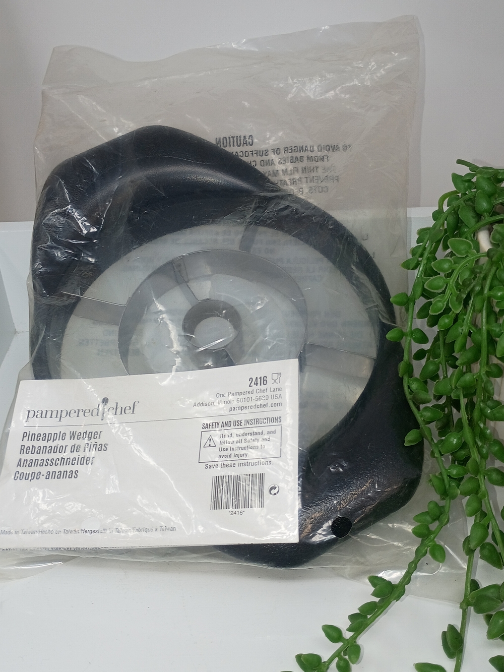 Pampered Chef Black Pineapple Wedger Slicer